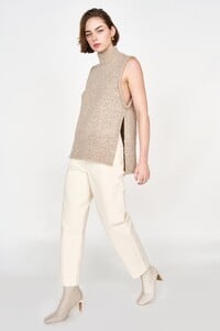 MIRTH_AW23_AspenOpenSideVestinCamel_19.jpg
