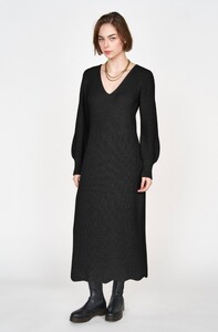 MIRTH_AW23_BellagioKnitDressinBlack_1_cropped.jpg