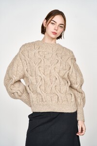 MIRTH_AW23_HandknitCortinaCablePulloverinCamel_3.jpg