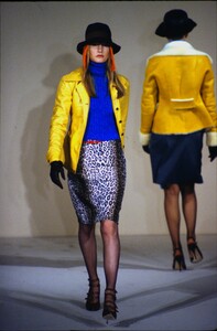 MarcJacobsFW19941.thumb.jpg.00765f68069cdef8ef85d85c0823bc1b.jpg