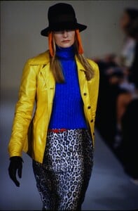 MarcJacobsFW19945.thumb.jpg.fca03e5ab433f46269dfce2f7e49c78c.jpg