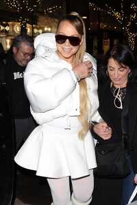 Mariah-Carey---Christmas-shopping-at-Stone-Island-Mens-clothing-store-in-Aspen-07.jpg
