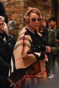 Mariah-Carey---Doing-Christmas-Shopping-with-friends-at-Prada-in-Aspen-01.jpg