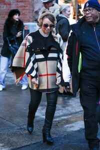 Mariah-Carey---Doing-Christmas-Shopping-with-friends-at-Prada-in-Aspen-06.jpg