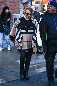 Mariah-Carey---Doing-Christmas-Shopping-with-friends-at-Prada-in-Aspen-11.jpg