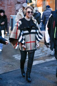 Mariah-Carey---Doing-Christmas-Shopping-with-friends-at-Prada-in-Aspen-18.jpg