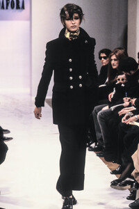MarinaSpadafora1996WomenRTW76.thumb.jpg.87c73e4b71c4b84361245abfaeb4e713.jpg