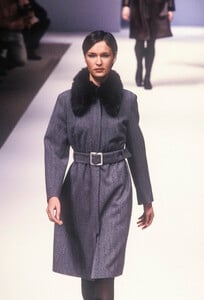 Marni1996WomenRTW49.thumb.jpg.052bf6a924fa40bdab53f7e66c3ba519.jpg