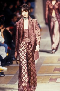 MartineSitbon1994WomenRTW118.thumb.jpg.7ee683f283164ad201ba0cc5d8d00222.jpg