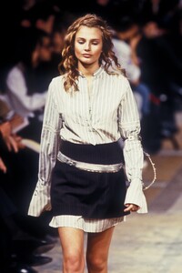 MartineSitbon1994WomenRTW6.thumb.jpg.3d07f5717af13e67630b3579a5815efc.jpg