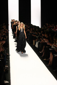 MichaelKors2006WomenRTW159.thumb.jpg.cdfc5e13c4141040771588bce426d1ac.jpg