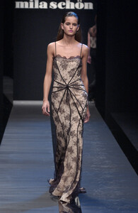 MilaSchon2006WomenRTW148.thumb.jpg.8a277dd64ccdca379324e69cc20ef8c3.jpg