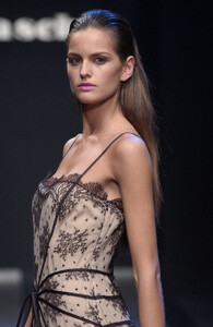 MilaSchon2006WomenRTW150.thumb.jpg.9005642547128670ac085a0a3ca9f806.jpg