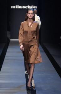 MilaSchon2006WomenRTW39.thumb.jpg.fc1bdbcd9ac848d1eff56b21f59b62db.jpg