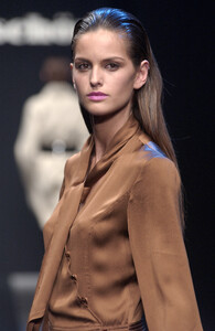 MilaSchon2006WomenRTW41.thumb.jpg.6bd1d0c6f8a6c6d8ac4227604114d638.jpg