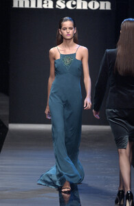 MilaSchon2006WomenRTW83.thumb.jpg.d7c90d24597b3ed5210152809c555185.jpg