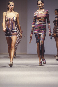 Missoni1995WomenRTW70.thumb.jpg.a410c686061582c5dc9ac3f42644abdc.jpg