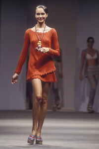 Missoni1995WomenRTW8.thumb.jpg.14210b6c3ef8e72f68a1e47b368ef9cc.jpg