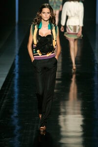 Missoni2006WomenRTW10.thumb.jpg.1c863bdd24c8bd6f76d581d313a348e9.jpg