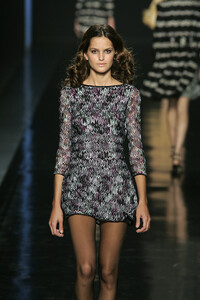 Missoni2006WomenRTW102.thumb.jpg.bac66f8b34a0d9cb8aaa5fb3e5066730.jpg