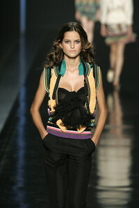 Missoni2006WomenRTW11.thumb.jpg.f4e3a7691507e03446c853756afa5816.jpg