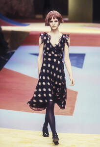 Moschino1997WomenRTW63.thumb.jpg.f9323c71b104a530995715f7a9cecfbb.jpg