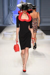 MoschinoS23009.thumb.jpg.b06dbe06c6d94de73040a03e04f75f0e.jpg