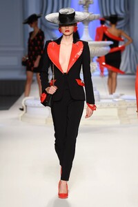 MoschinoS23015.thumb.jpg.a2d49833d76decfcb9a602eb70988031.jpg