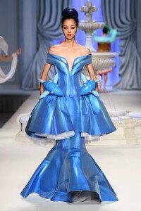 MoschinoS23057.thumb.jpg.49ff1e9360b280f02cc11e297e44d334.jpg