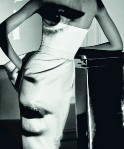 NadjaBenderbyCamillaAkrans(ReadyToWarhol-Dior3Fall2013)3.thumb.jpg.e0c986c3ba1c36bfb91190d394630ab7.jpg