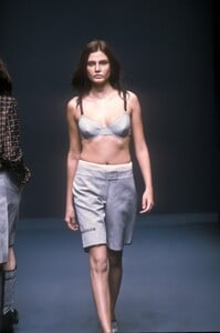 Prada1999WomenRTW53.thumb.jpg.ce0b59b52b25eb3f8f11d3f9dfcfbe81.jpg