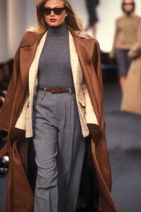 RalphLauren1995WomenRTW19.thumb.jpg.47ffe10776b57af3bddb796325aa22cc.jpg