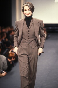 RalphLauren1995WomenRTW45.thumb.jpg.fc11e76747323c5538fd83be1636eabc.jpg