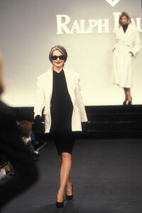 RalphLauren1995WomenRTW48.thumb.jpg.e5a00b342100da937bc9c7095806e5a3.jpg