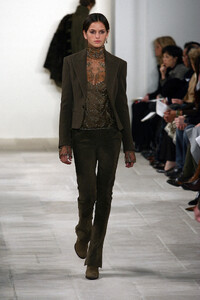 RalphLauren2006WomenRTW101.thumb.jpg.a15ed913784d46bb6fcaa8802b53dd09.jpg
