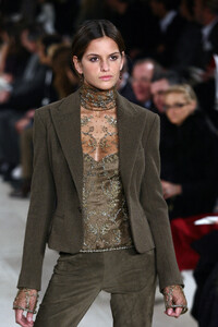RalphLauren2006WomenRTW104.thumb.jpg.7c06917e799bea288362b55480bac5ee.jpg