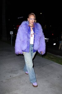 Rihanna---Rocks-Fenty-x-Puma-Avanti-Sneakers-at-activation-event-in-Hollywood-03.jpg
