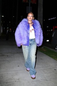 Rihanna---Rocks-Fenty-x-Puma-Avanti-Sneakers-at-activation-event-in-Hollywood-06.jpg