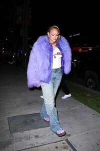 Rihanna---Rocks-Fenty-x-Puma-Avanti-Sneakers-at-activation-event-in-Hollywood-07.jpg