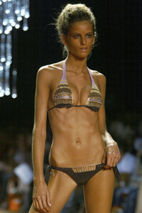 RosaCha2006WomenRTW42.thumb.jpg.df73c81b274fbec88eef76e9ef973732.jpg