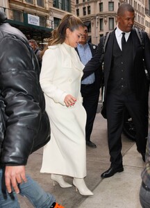 Selena-Gomez---In-all-white-stepping-out-in-New-York-08.jpg