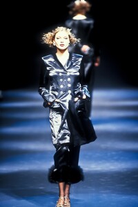 SoniaRykiel1995WomenRTW61.thumb.jpg.607c8f24d15fec247cef6d43ec02f95f.jpg