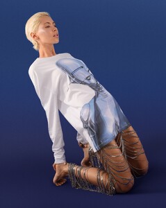 Stella-McCartney-Spring-2023-Ad-Campaign-005The-Impression-.thumb.jpg.38d8e02d57f08bf7581de8168333d32e.jpg