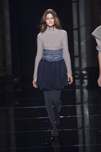 StellaMcCartney2006WomenRTW11.thumb.jpg.93d0df7499b8aa446a0ae50d09aa0edf.jpg