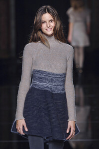 StellaMcCartney2006WomenRTW12.thumb.jpg.fc0966dd40fa512e64d55d85b9a59591.jpg