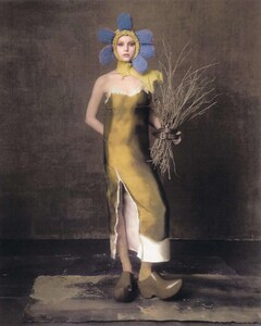 Tara-Halliwell-by-Szilveszter-Mako-Numero-March-2023-00043.thumb.jpeg.92a8ed46037379bbbc3199a4bda470c5.jpeg