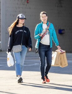 Tiffani-Thiessen---Shopping-at-Westfield-Mall-Woodland-Hills-06.jpg