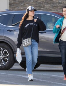 Tiffani-Thiessen---Shopping-at-Westfield-Mall-Woodland-Hills-13.jpg