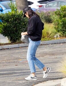 Tiffani-Thiessen---Shopping-at-Westfield-Mall-Woodland-Hills-21.jpg