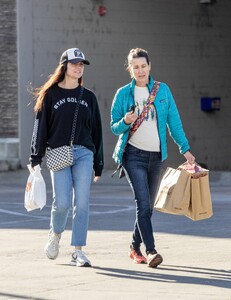 Tiffani-Thiessen---Shopping-at-Westfield-Mall-Woodland-Hills-22.jpg